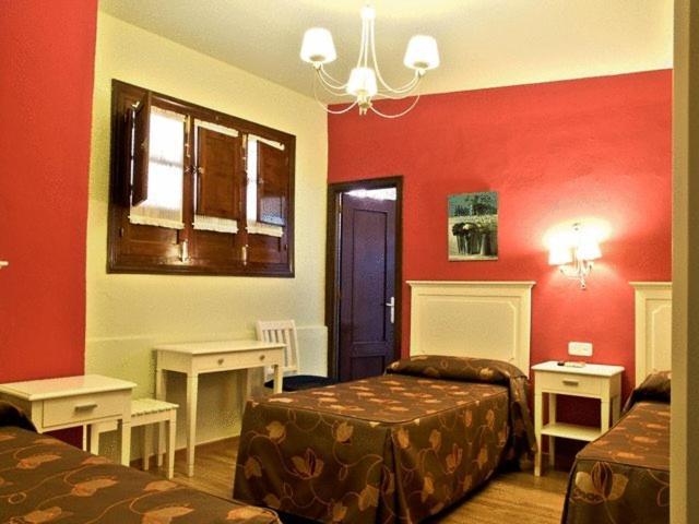 Hostal El Caballo Blanco Osuna Esterno foto