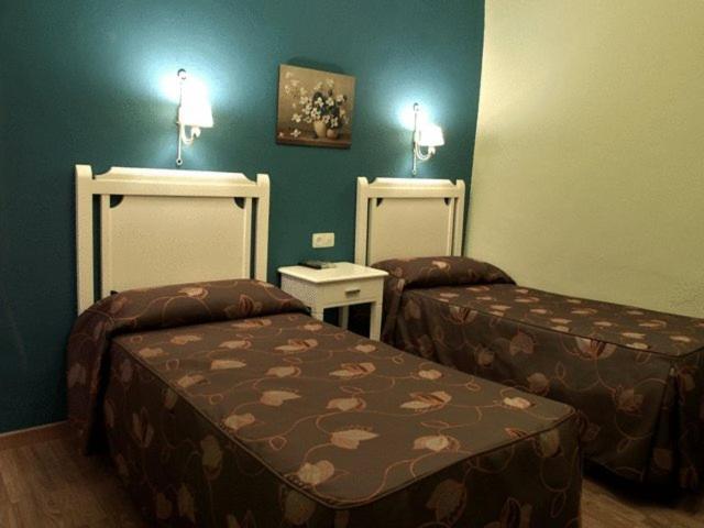Hostal El Caballo Blanco Osuna Esterno foto