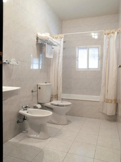 Hostal El Caballo Blanco Osuna Esterno foto